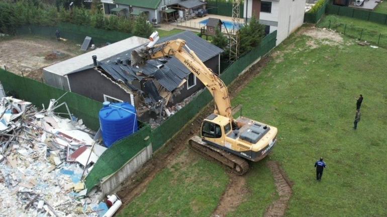 Çatalcada Sinemin bıçaklanarak öldürüldüğü villa yıkıldı