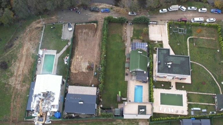 Çatalcada Sinemin bıçaklanarak öldürüldüğü villa yıkıldı