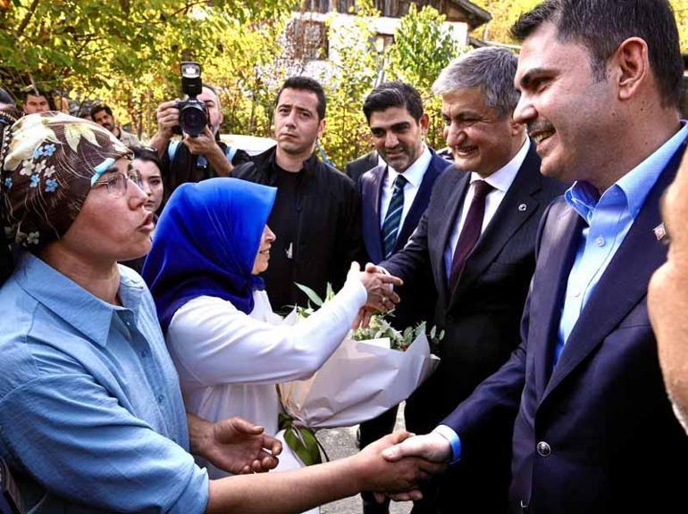 Karabükteki yangında köyünü terk etmek istememişti; Bakan Kurum ile birlikte temel attı