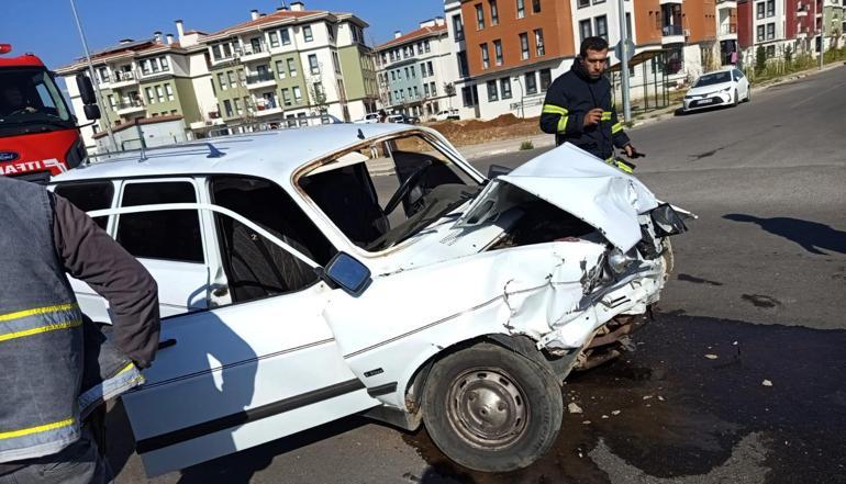 Gaziantep’te iki otomobil çarpıştı: 4 yaralı