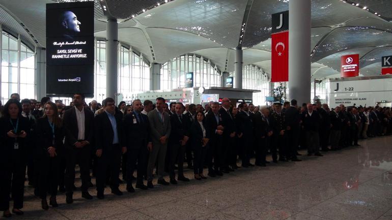 İstanbul ve Sabiha Gökçen Havalimanlarında 09.05te Ataya saygı töreni