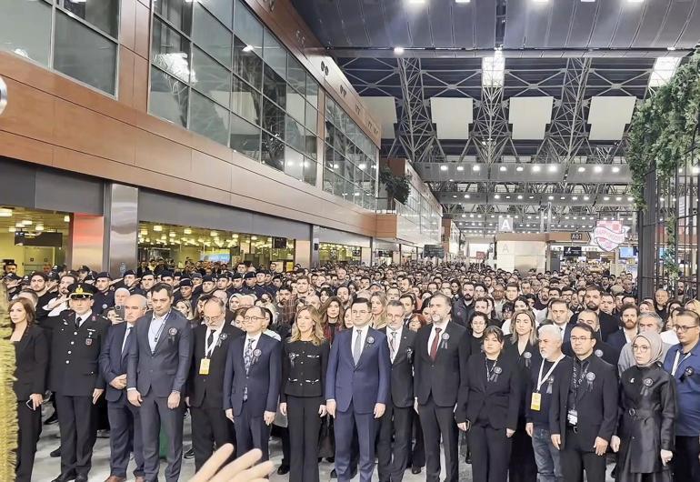 İstanbul ve Sabiha Gökçen Havalimanlarında 09.05te Ataya saygı töreni