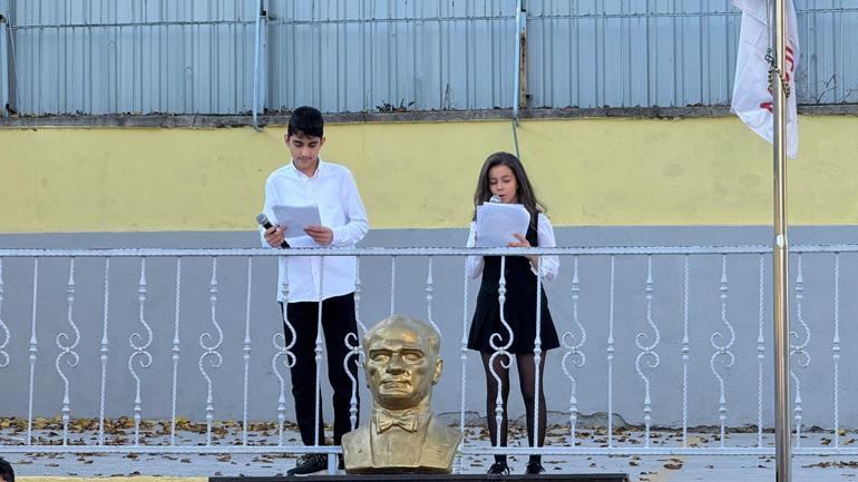 CHPli Özçağdaş, okulda düzenlenen Atatürkü anma törenine katıldı