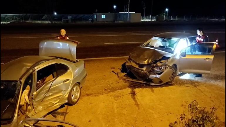 Adıyamanda otomobiller çarpıştı; 12 yaralı