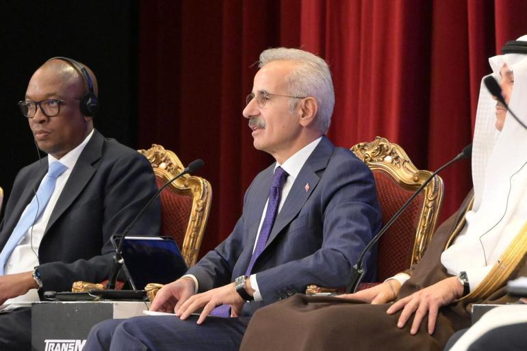 Bakan Uraloğlu, Mısır’da Türkiye’nin ulaştırma vizyonunu anlattı