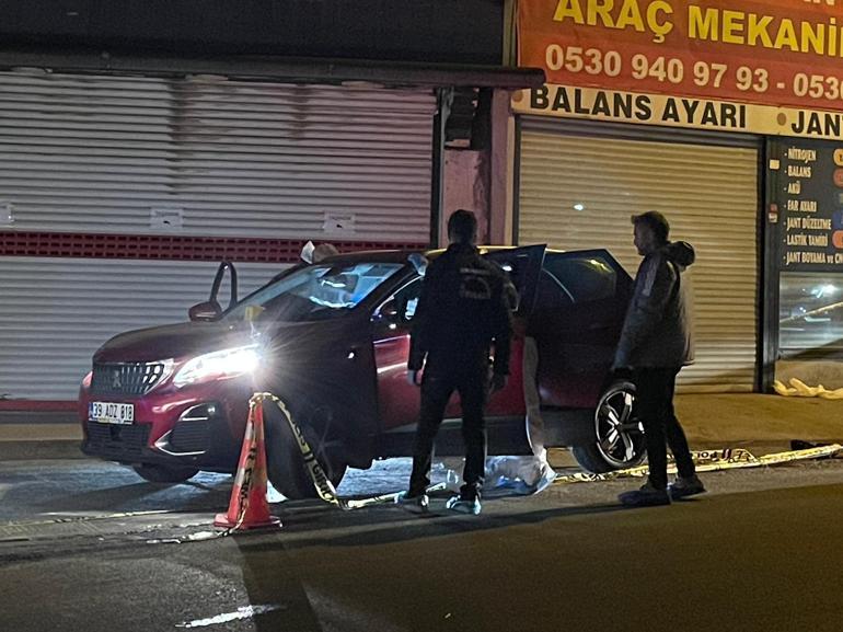 Büyükçekmecede otomobildeki tartışma kanlı bitti: 2 ölü, 1 ağır yaralı