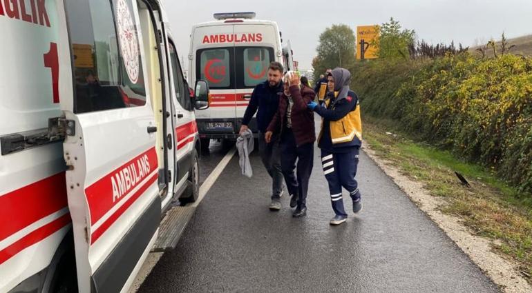 Otomobil TIR’ın altına girdi; yaralı sürücü, hastaneye gelen annesini sakinleştirmeye çalıştı