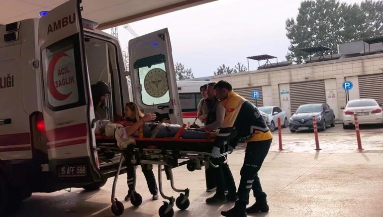 Otomobil TIR’ın altına girdi; yaralı sürücü, hastaneye gelen annesini sakinleştirmeye çalıştı