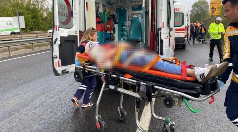 Otomobil TIR’ın altına girdi; yaralı sürücü, hastaneye gelen annesini sakinleştirmeye çalıştı