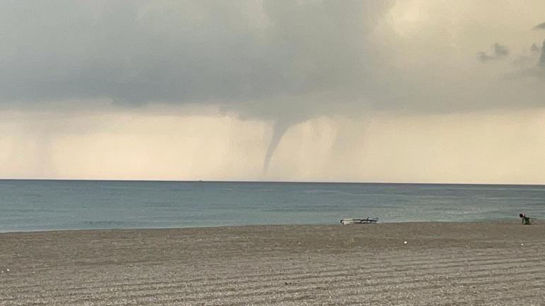 Hatayda denizde hortum oluştu