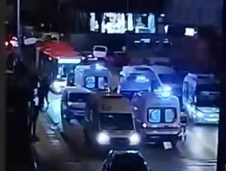 Ankarada otomobil durağa daldı: 6 yaralı; kaza anı kamerada