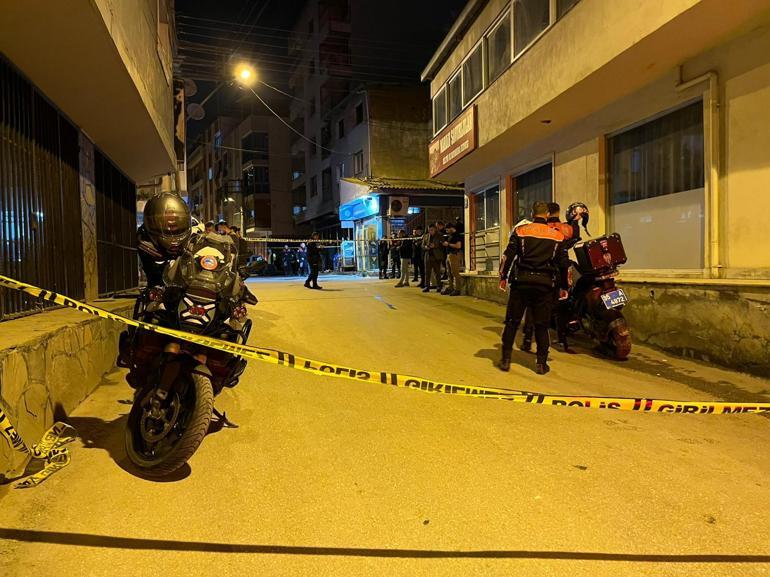 İzmir’de sokak ortasında silahlı saldırı: 1 ölü 3 yaralı