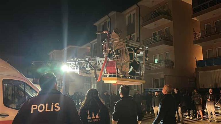 Kütahyada 4 katlı apartmanda çıkan yangında mahsur kalan 1i bebek 5 kişi kurtarıldı