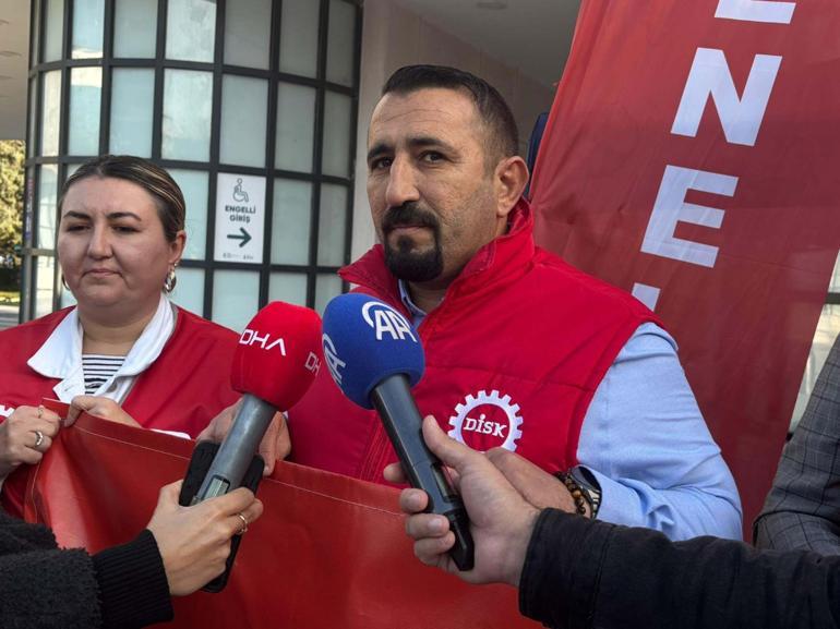 İzmirde Büyükşehir Belediyesi işçilerinin oturma eylemi 2nci gününde