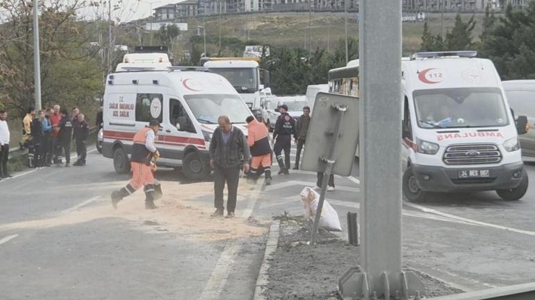 Başakşehirde yolcu minibüsünün karıştığı zincirleme kaza: 12 yaralı