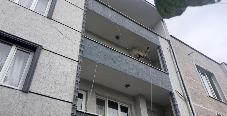 2nci kattaki evinin balkonundan düşüp ağır yaralandı