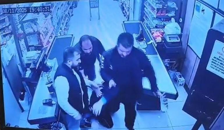 Oğlunu darbettiğini öne sürdüğü market çalışanını yumruklayıp tekmeledi