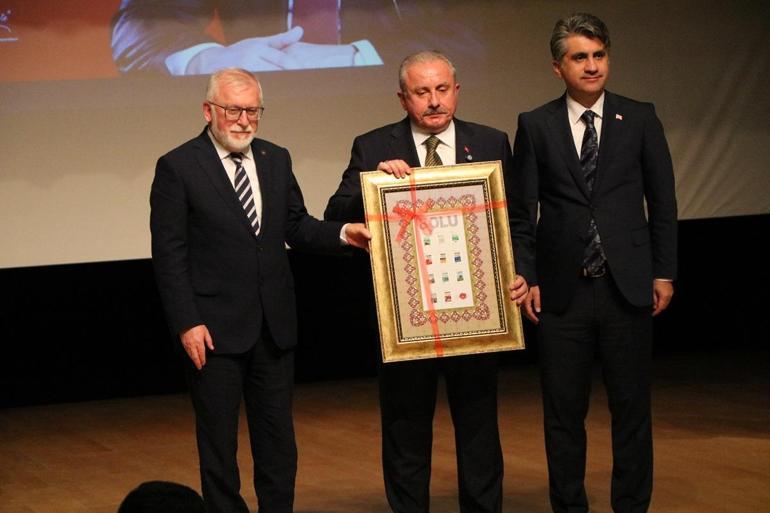 Şentop: Üniversiteyi bitirmiş olma aşamasının önemsenmesi evlenme yaşını yukarı taşıyor