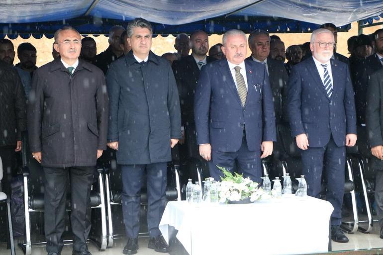 Şentop: Üniversiteyi bitirmiş olma aşamasının önemsenmesi evlenme yaşını yukarı taşıyor