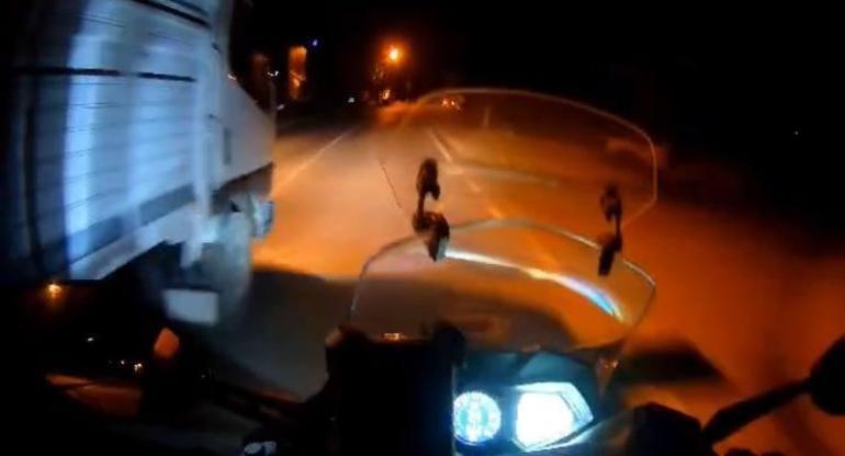 Arnavutköyde canım sıkkın diyen kamyonet şoförü, motosikletliyi darbetti