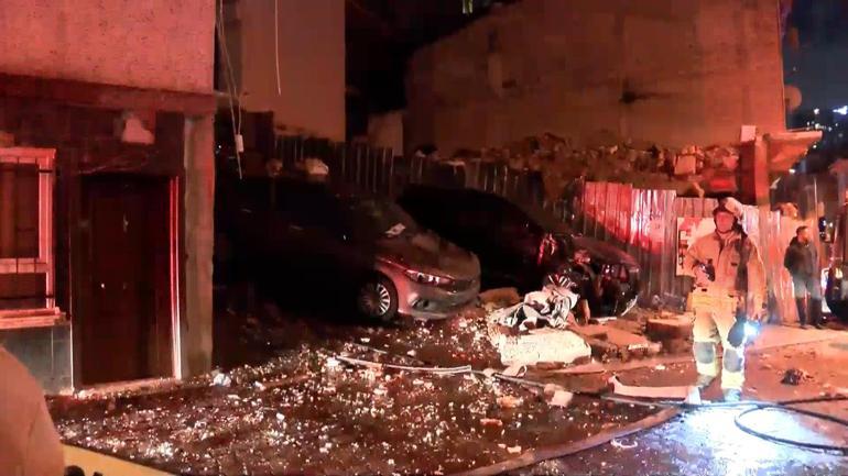 Kağıthanede 6 katlı binada patlama anına ilişkin yeni görüntüler; molozlar yola savruldu