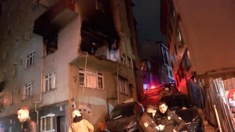 Kağıthanede 6 katlı binada patlama anına ilişkin yeni görüntüler; molozlar yola savruldu