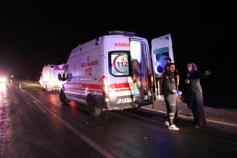 Hakkaride otomobil takla attı; 5 yaralı