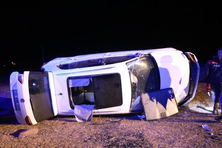 Hakkaride otomobil takla attı; 5 yaralı