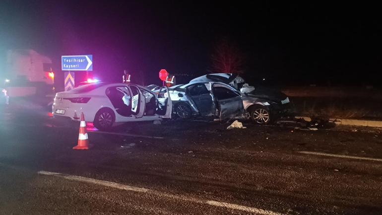 Niğdede iki otomobil çarpıştı: 3 ölü, 6 yaralı