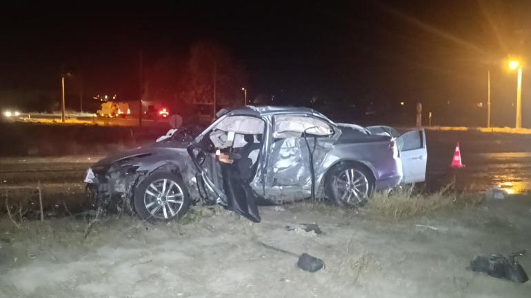 Niğdede iki otomobil çarpıştı: 3 ölü, 6 yaralı