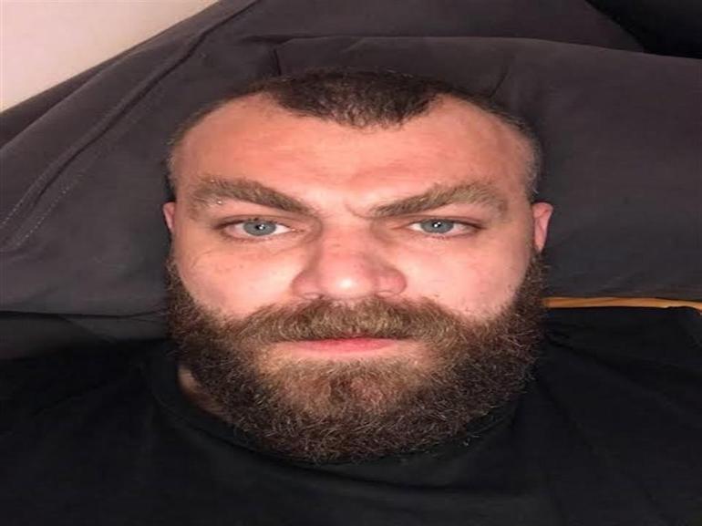 Beyoğlu’nda oyuncu Bahadır Ünlü hırsızlık yaptığı iddiasıyla çalışanını beyzbol sopasıyla darbetti