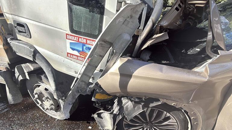 Sarıyer’de ciple beton dökme kamyonu kafa kafaya çarpıştı: 3 yaralı