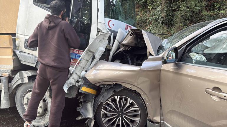 Sarıyer’de ciple beton dökme kamyonu kafa kafaya çarpıştı: 3 yaralı