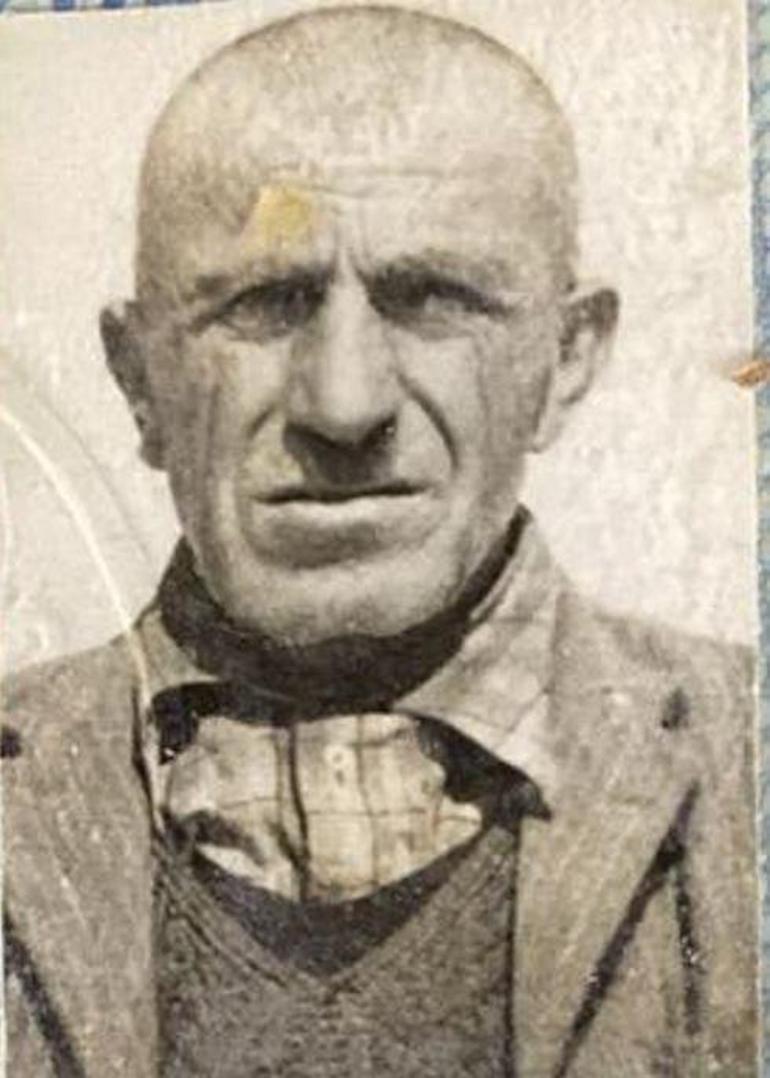 Babası için yaptığı çardak görünümlü mezarın aynısından vasiyet etti