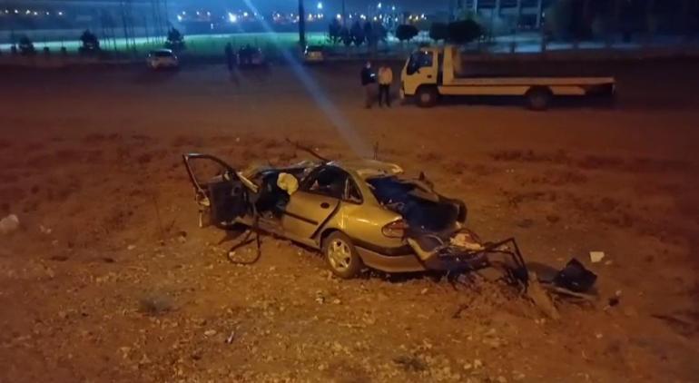 TIR’a çarpan otomobilde ölen kardeşler Adar ve Zana, yan yana defnedildi