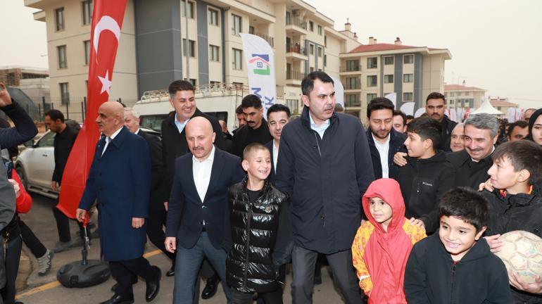 Bakan Kurum: Yolsuzluğa para buluyorlar ama deprem bölgesinde çakılı çivileri yok