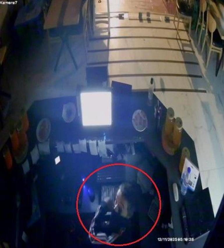 İş yerine defalarca giren hırsızı sopayla kovaladı; o anlar kamerada