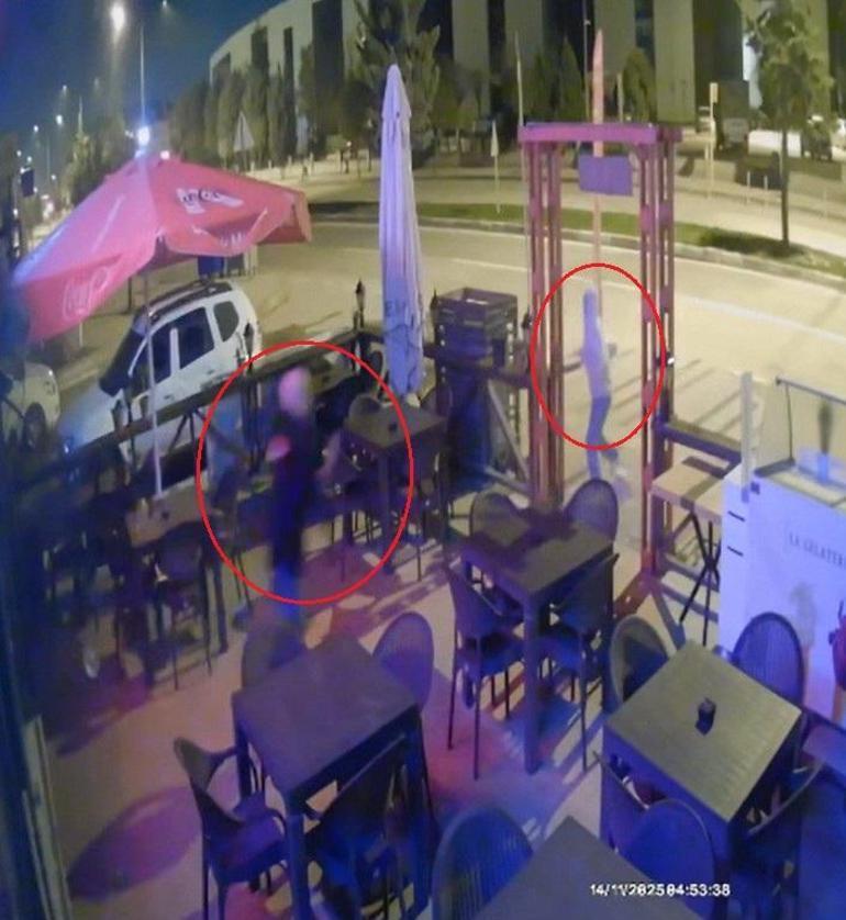 İş yerine defalarca giren hırsızı sopayla kovaladı; o anlar kamerada