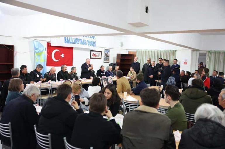 Bakan Güler, Şehit Pilot Cüneyt Kandemir’in evine taziye ziyaretinde bulundu