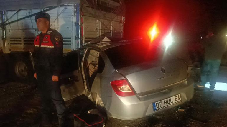 Otomobil, kamyona arkadan çarptı: 2 yaralı