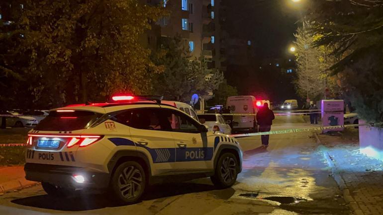 Boşanma aşamasında olduğu karısını bıçaklayarak öldürdü