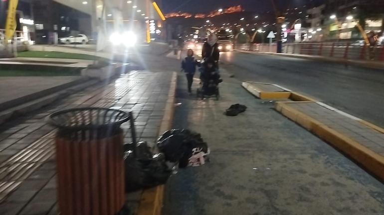 Mardin’de fırtınada motosikleti devrilen kurye yaralandı