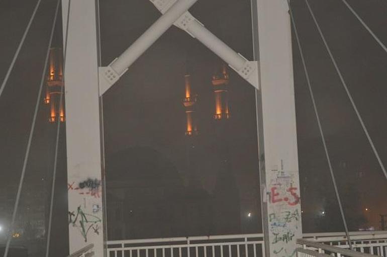 Mardin’de fırtınada motosikleti devrilen kurye yaralandı