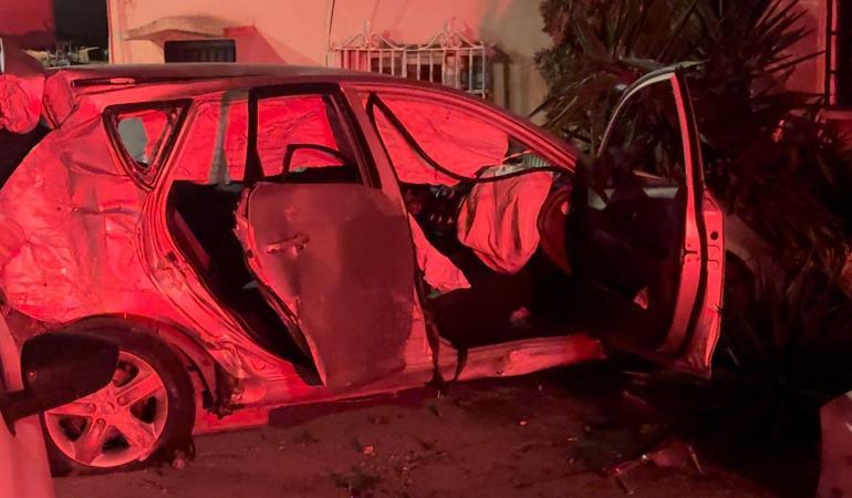 Üsküdar’da otomobil duvara çarptı: 1i ağır 2 yaralı