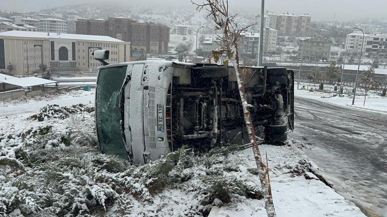 Nevşehirde işçi servis midibüsü devrildi: 14 yaralı