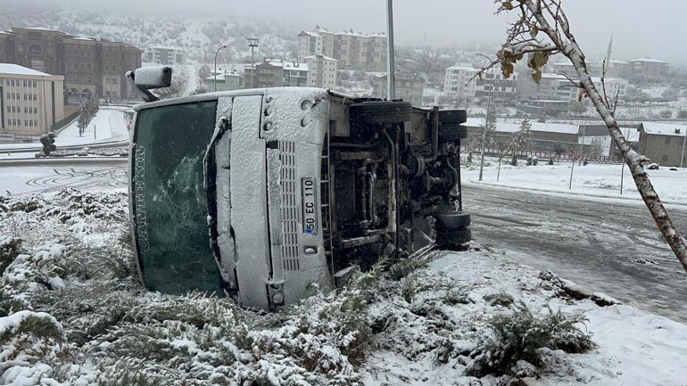 Nevşehirde işçi servis midibüsü devrildi: 14 yaralı
