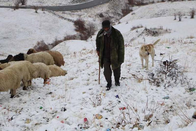 Hakkaride kar yağışı