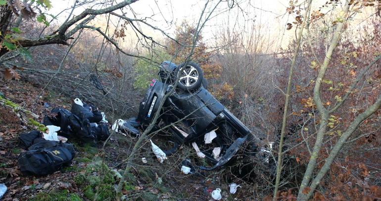 Kaçak göçmenleri taşıyan otomobil, devrildi: 8 yaralı