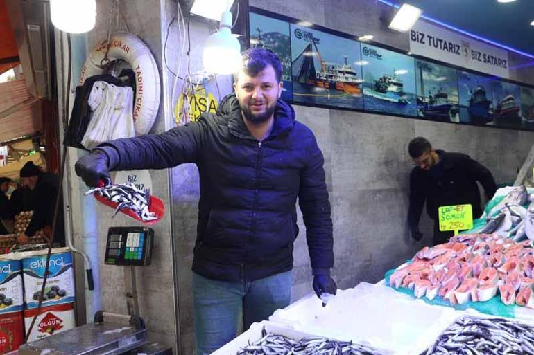 Hava soğudu, balık tezgahları hamsi ile doldu