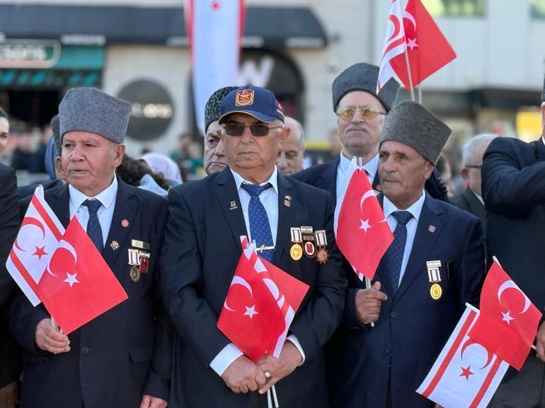 KKTC’nin kuruluşunun 42nci yılında Taksimde tören düzenlendi